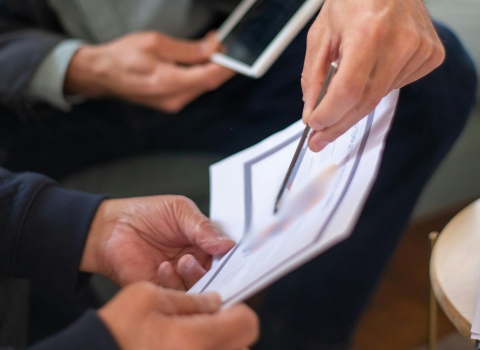 Profesjonalna obsługa zamówień odzieży firmowej w Pro Image – showroom, personalizacja logo i kompleksowe wsparcie dla biznesu.